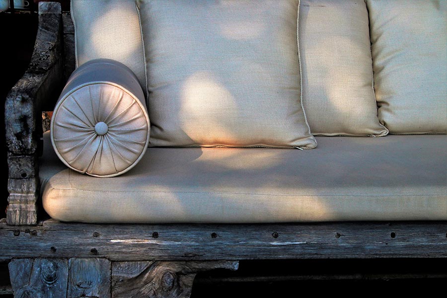 Sofá exterior con tapizado vintage